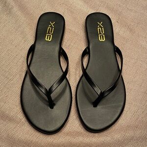 X2B black womens flip flop, 6.5